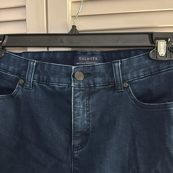 Talbots Dark Denim Size 8 Straight Skinny Leg EUC - Picture 2 of 6